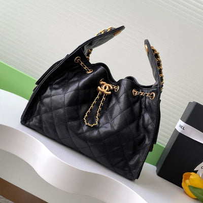 elegant women handbag luxury style